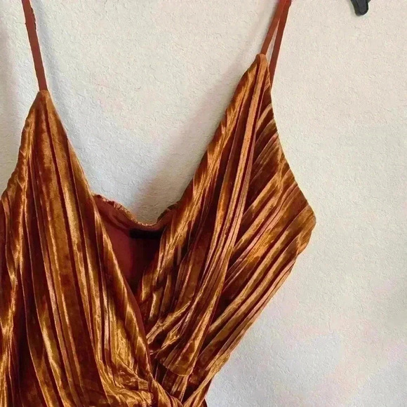 House Of Harlow 1960 x Revovle Pearl Pleated Velvet Wrap Dress\Tunic Party SizeS - Picture 6 of 10